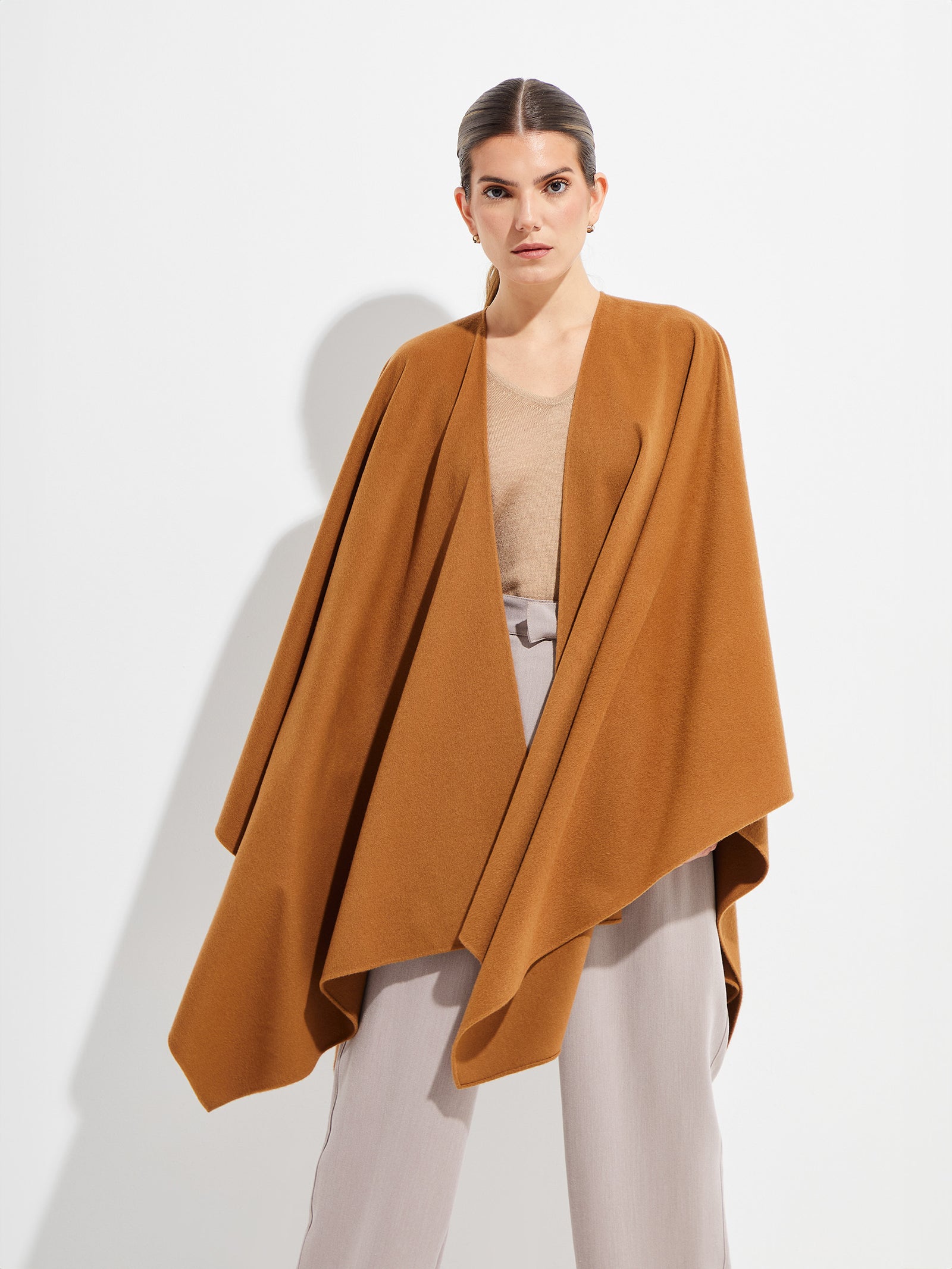Capa Betty De Vicuña Color Camel
