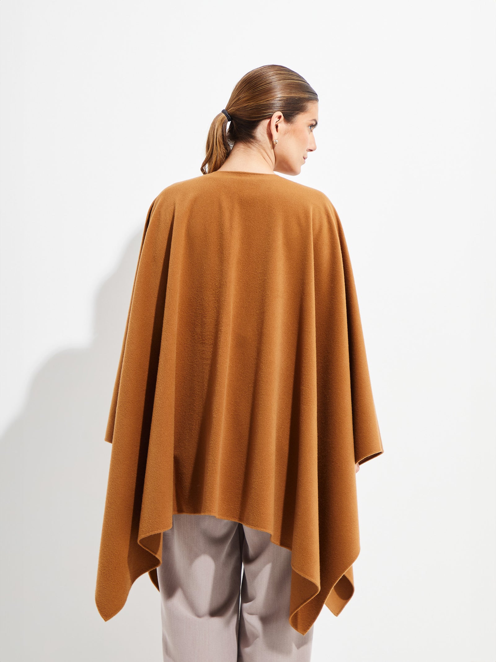 Capa Betty De Vicuña Color Camel