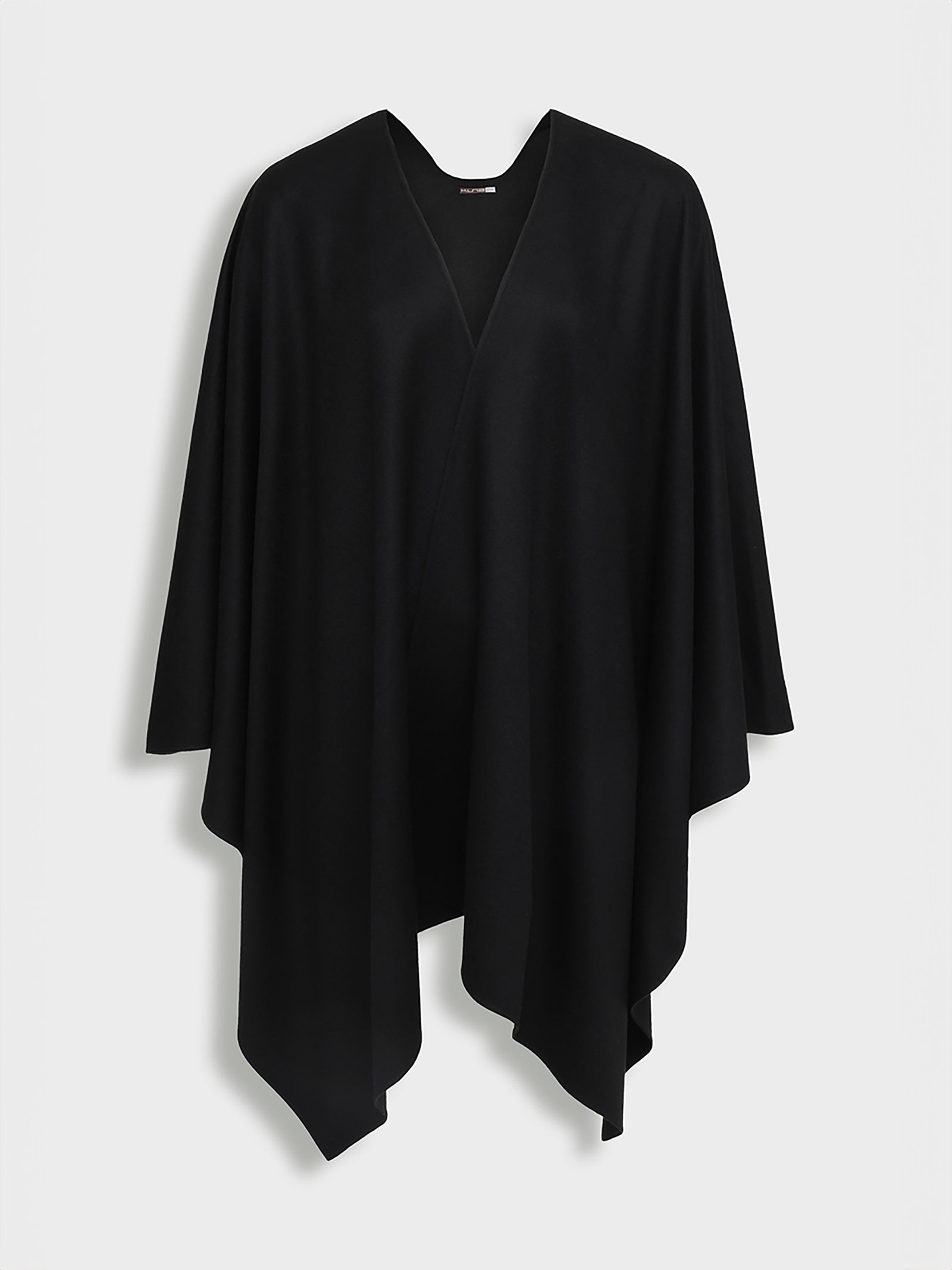 Barbara Vicuña Cape in Black