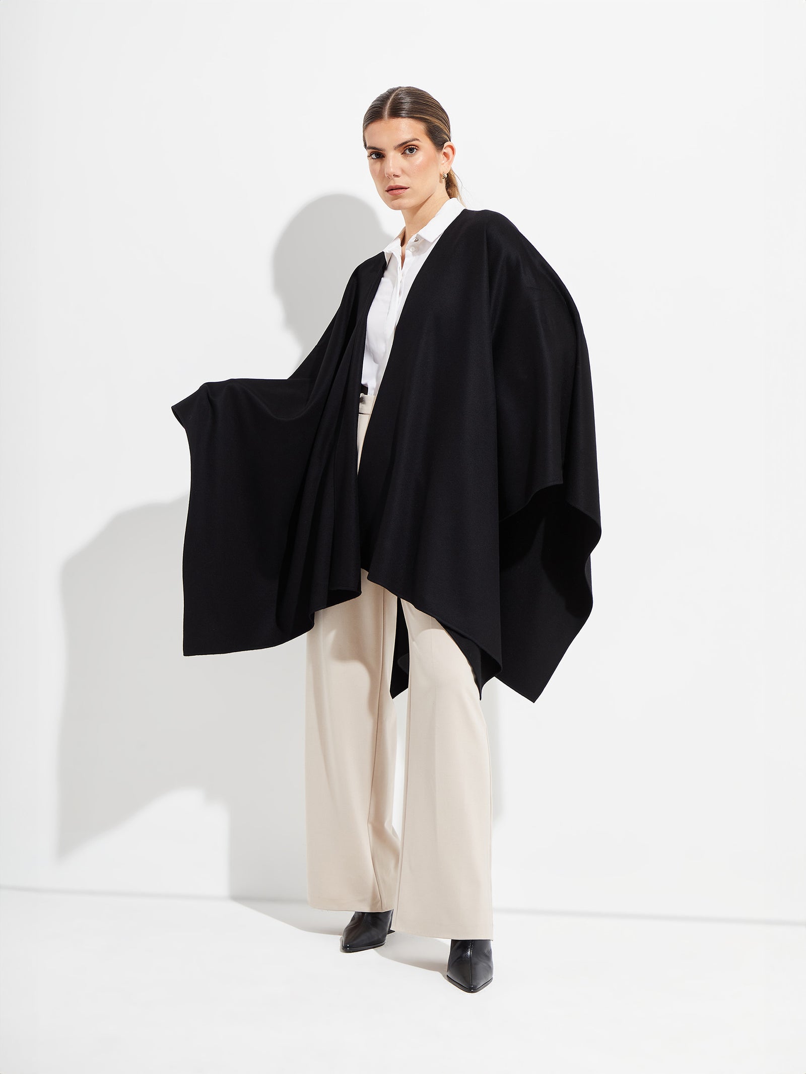 Barbara Vicuña Cape in Black