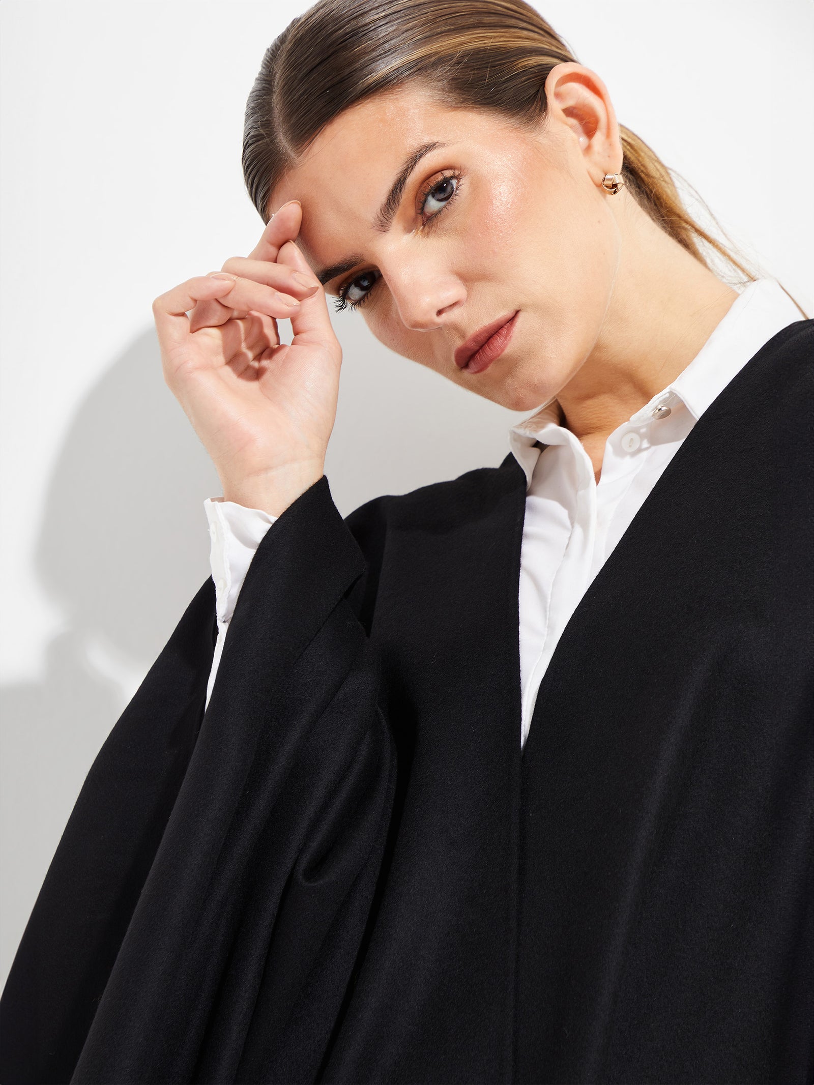 Barbara Vicuña Cape in Black