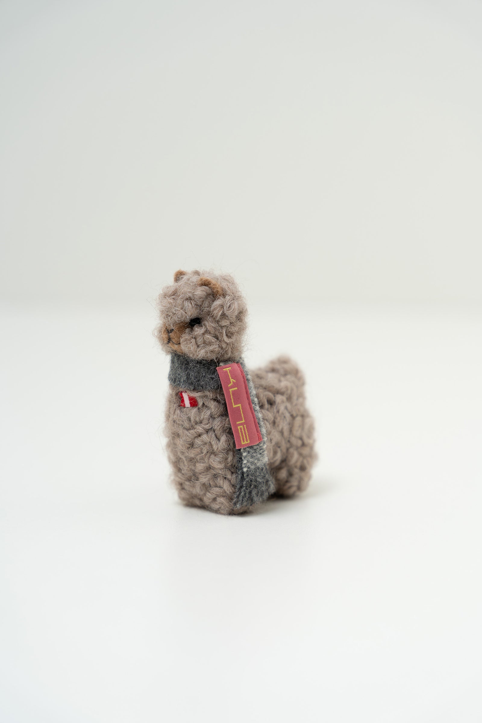 Peluche Qoni Pequena De Baby Alpaca Color Gris