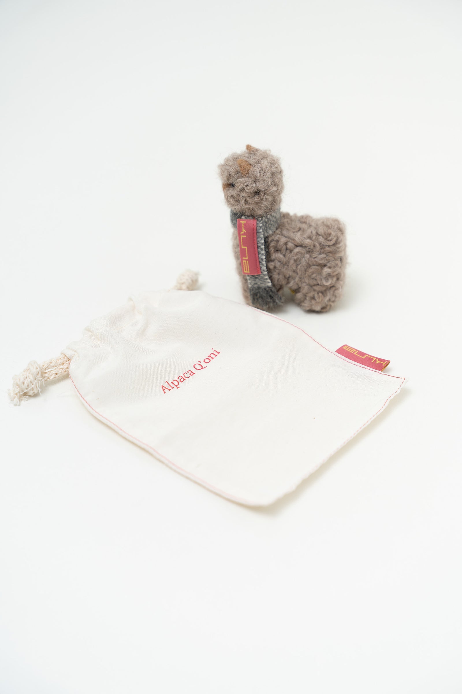 Peluche Qoni Pequena De Baby Alpaca Color Gris