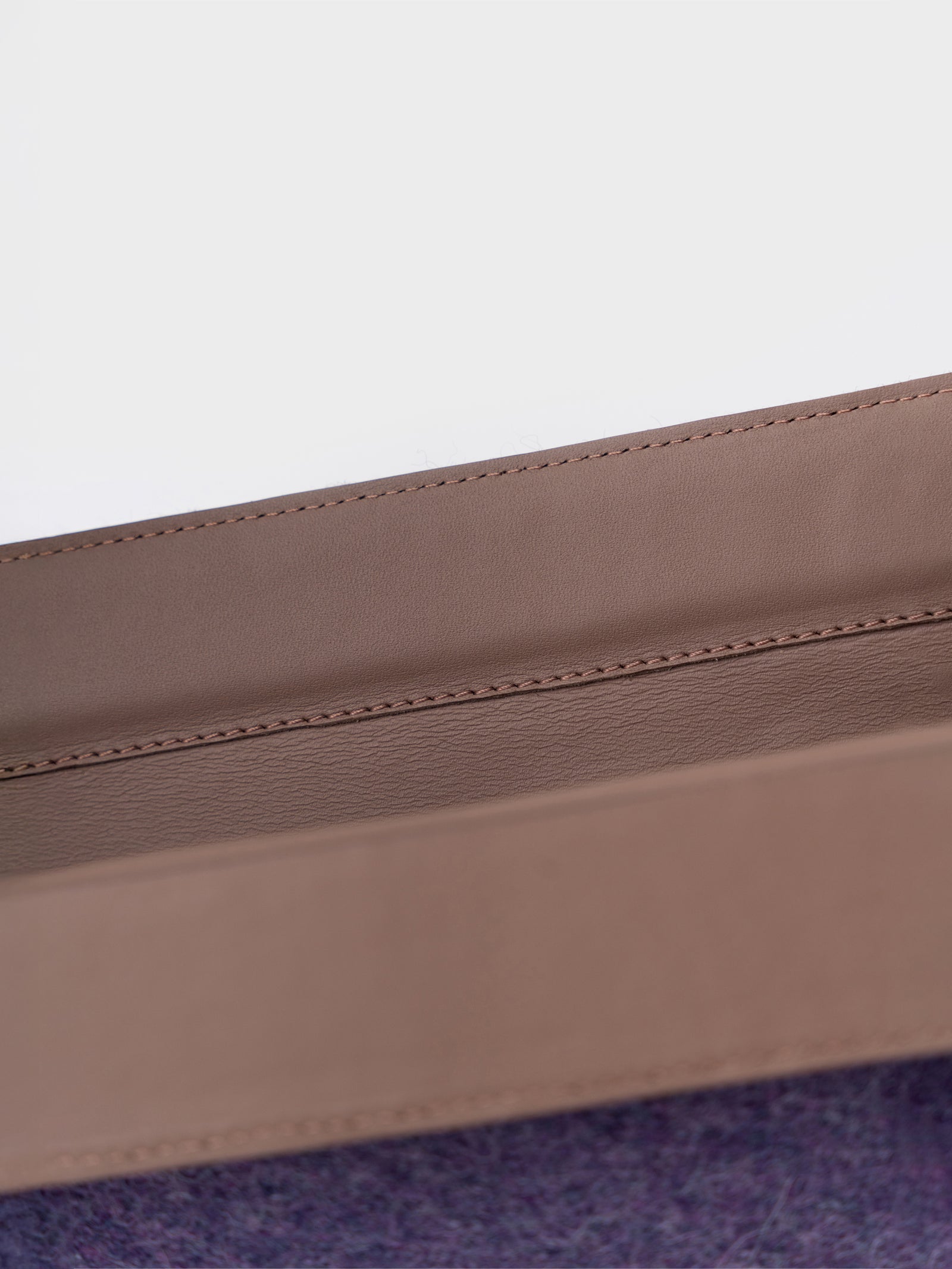 Cartera Clotilde De Cuero y Alpaca Color Morado