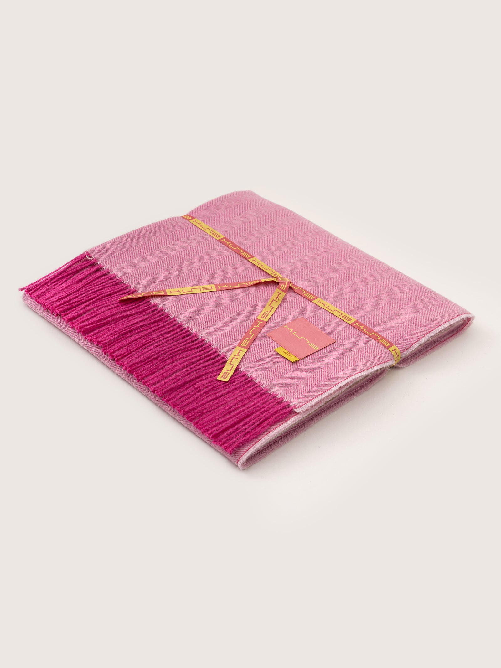 Manta Yanahuara De Baby Alpaca Color Fucsia