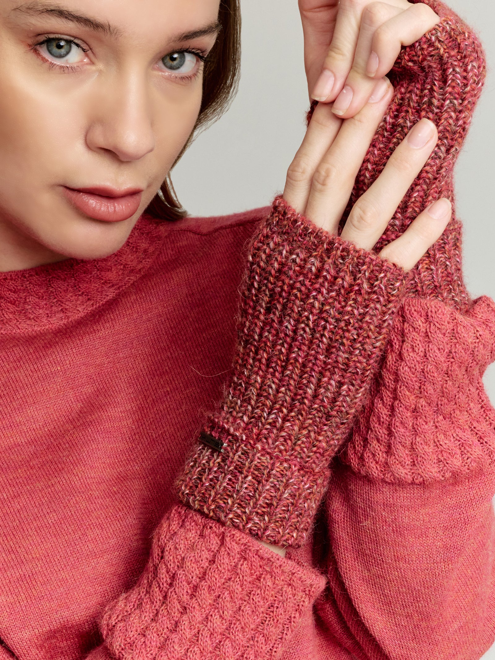 Ubicate Gloves Baby Alpaca Red Color