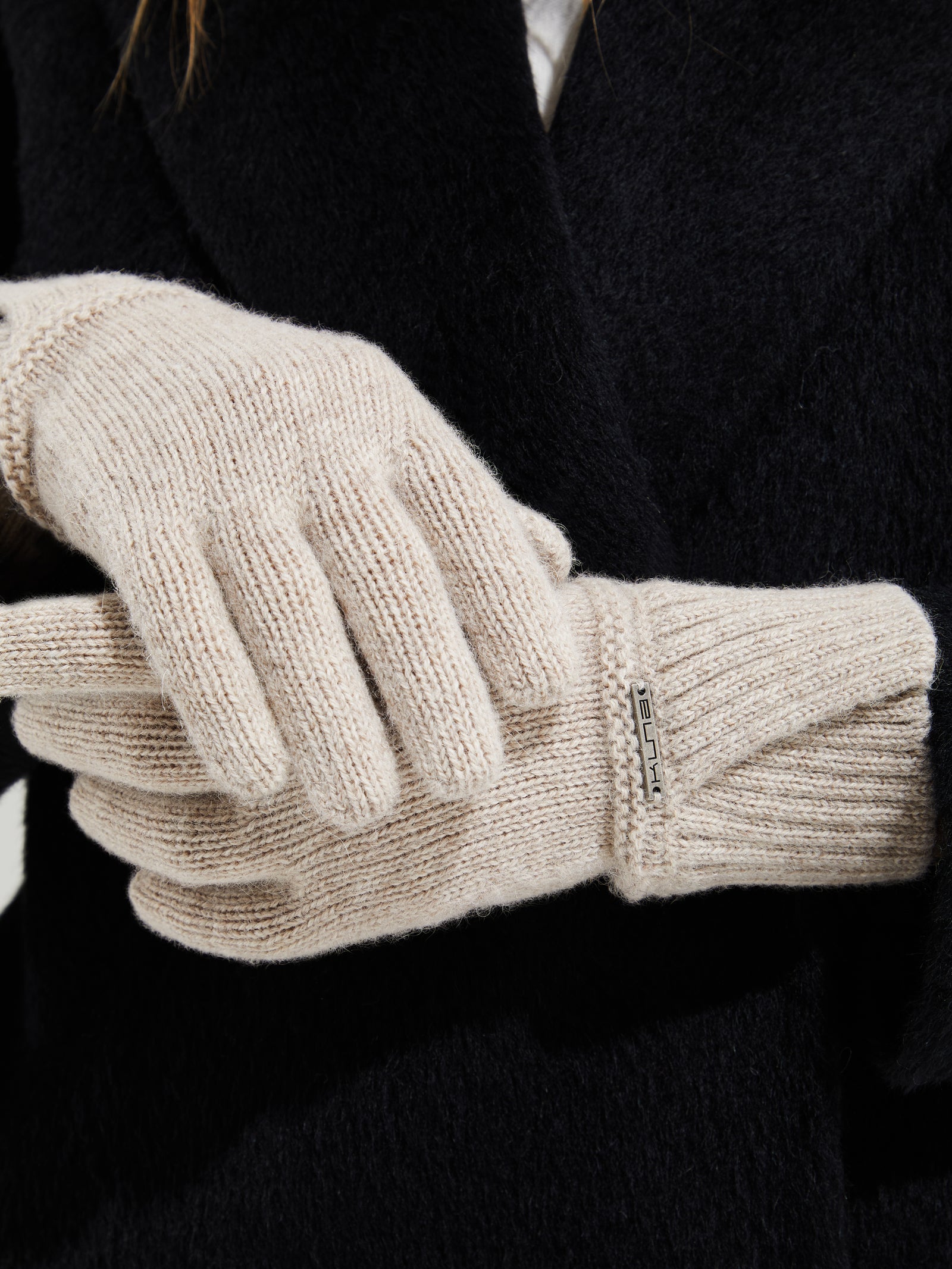 Yrma Gloves Baby Alpaca Color Beige