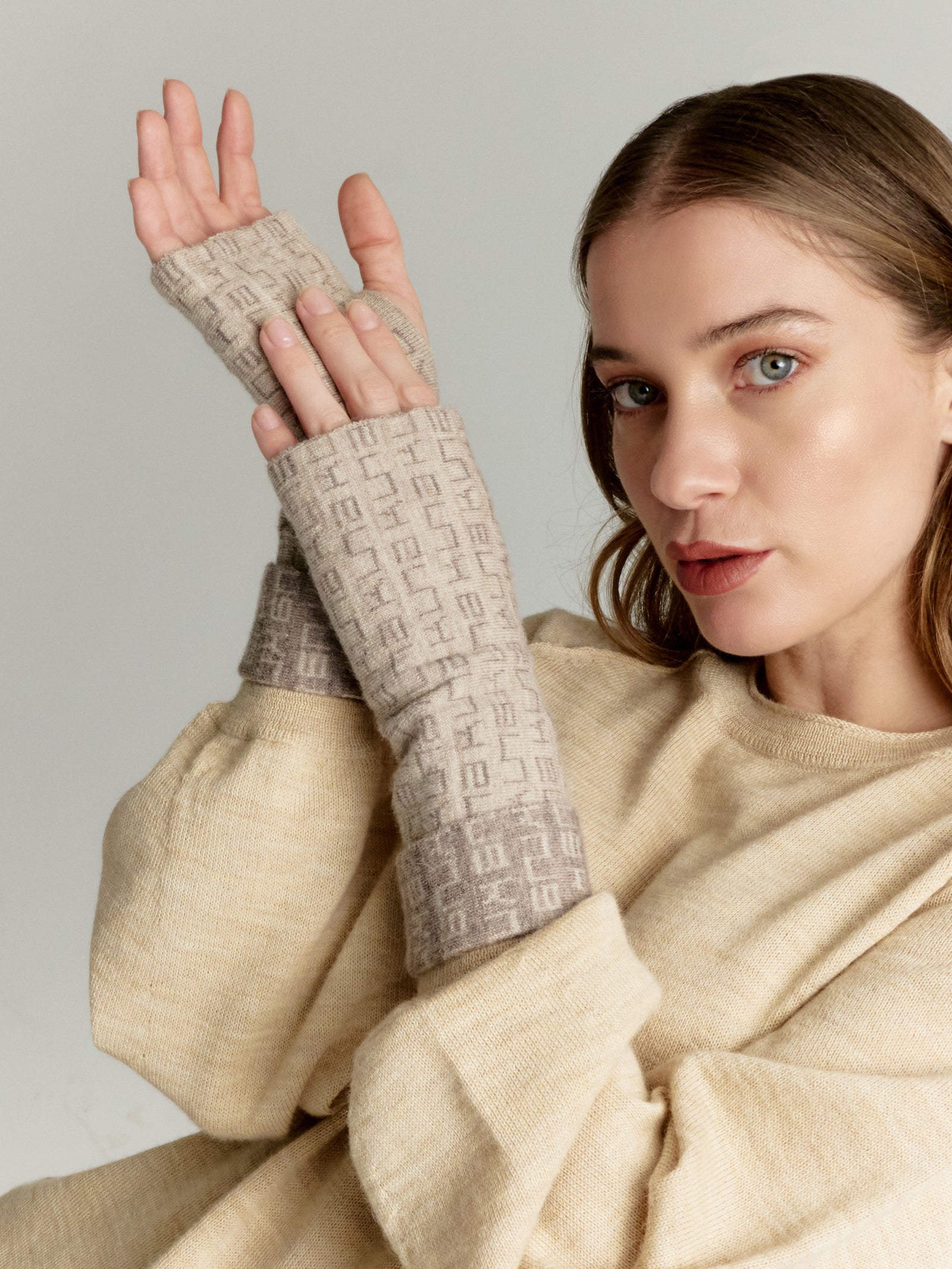 Beige Baby Alpaca Yarita Gloves