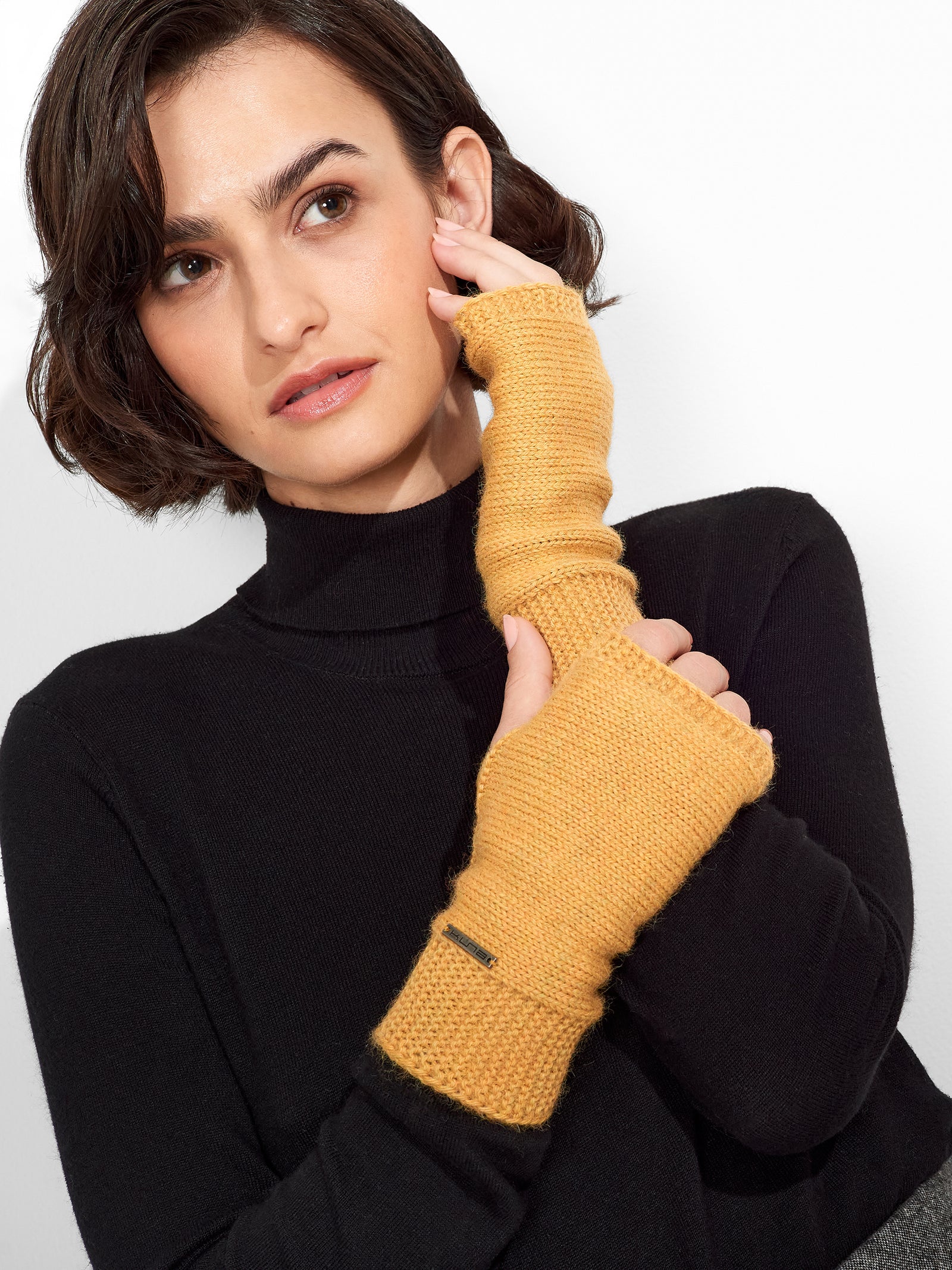 Sapphire Yellow Gloves Baby Alpaca Color Yellow