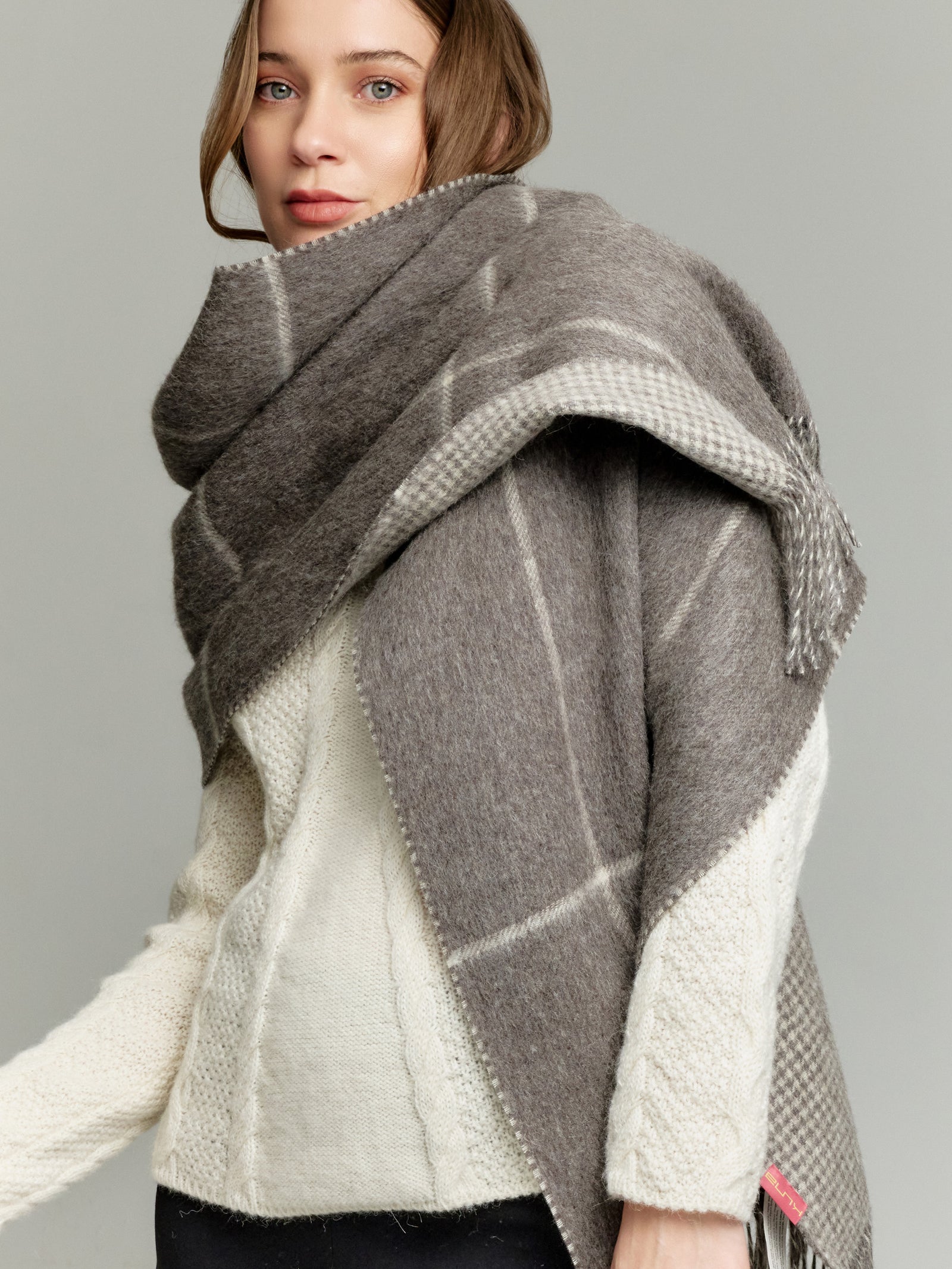 Ylenia Stole Made of Baby Alpaca in Ecru Color