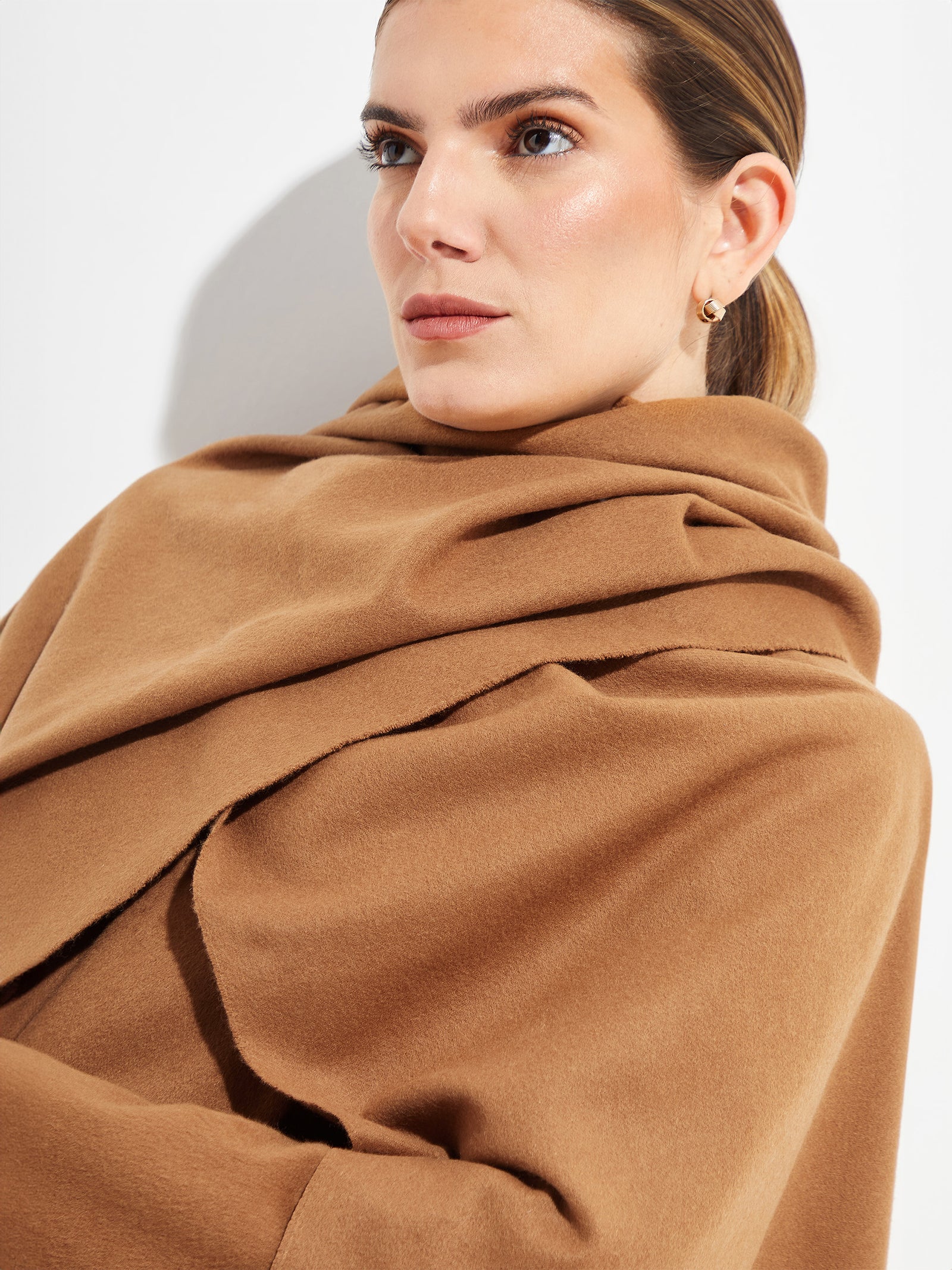 Estola Berna De Vicuña Color Camel
