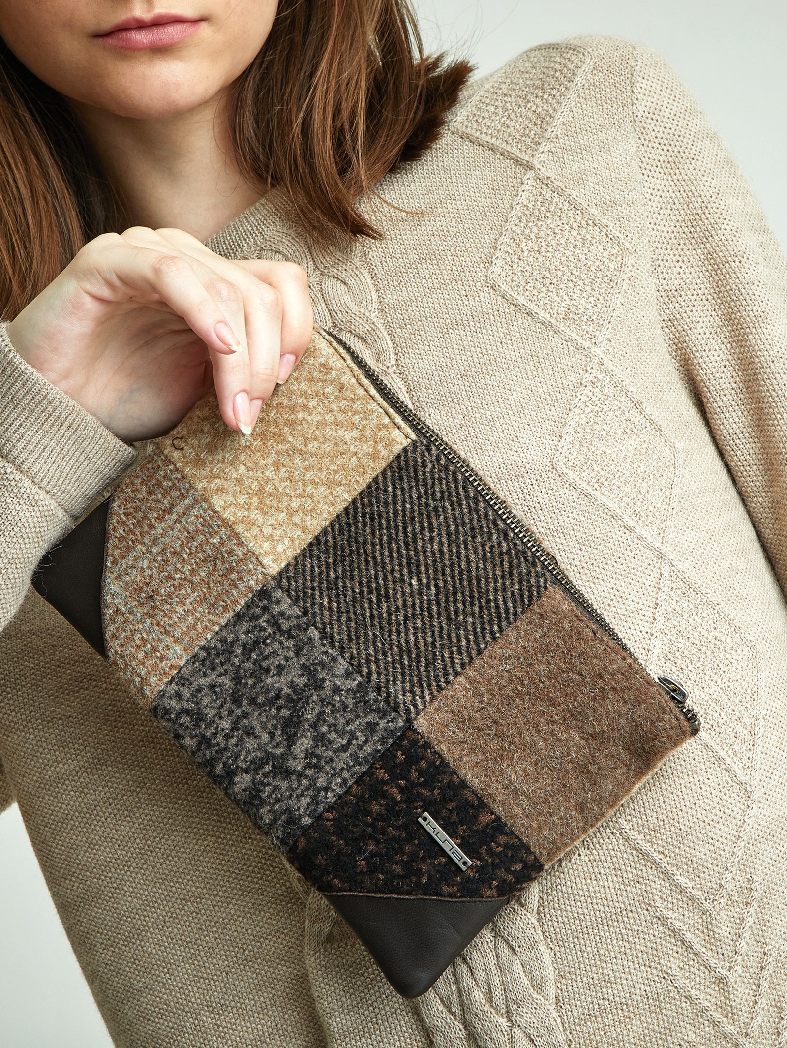 Clutch Patchwork De Alpaca Y Lana Color Marrón