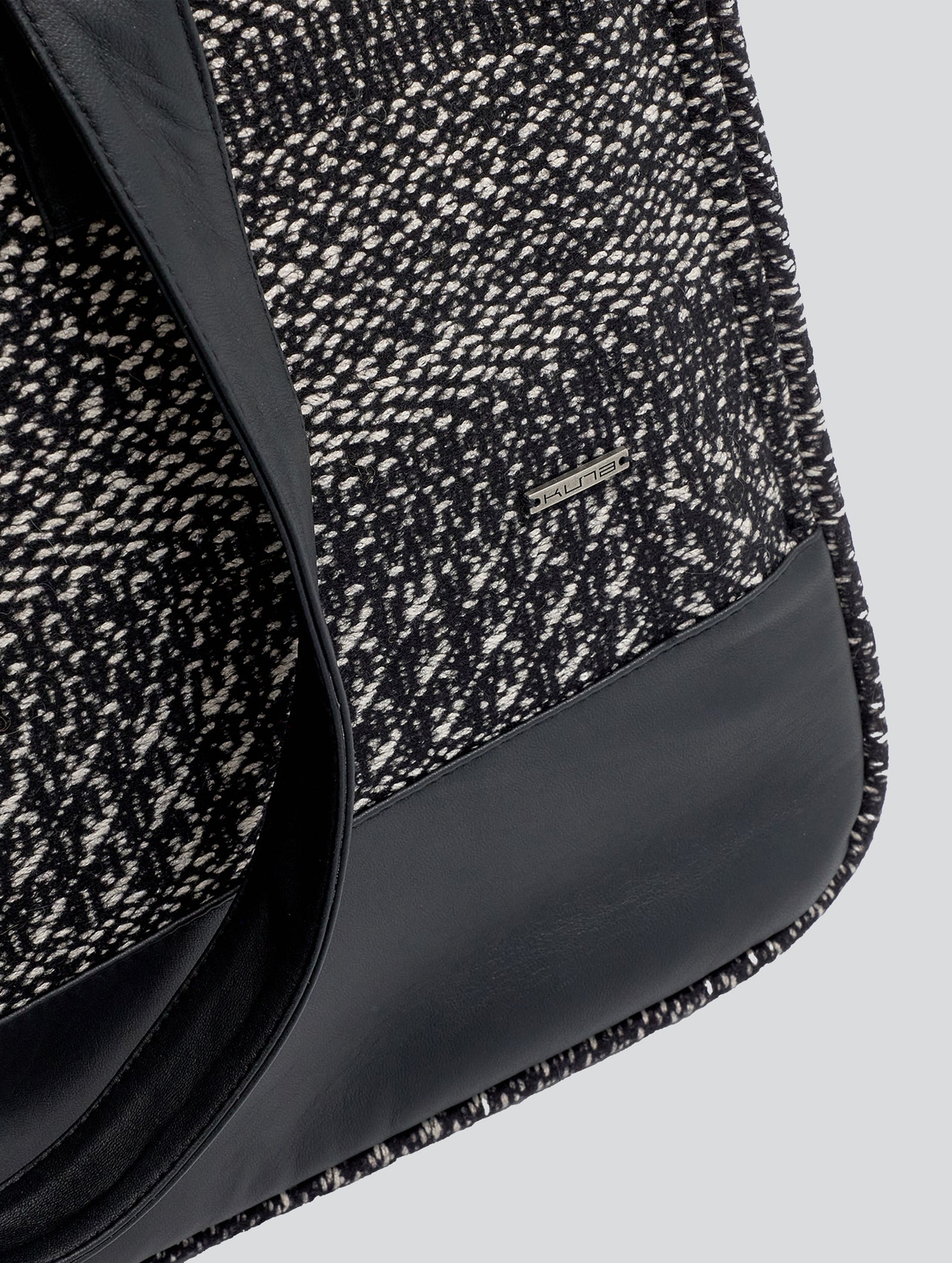 Bolso Maletin Tokio De Lana Color Negro
