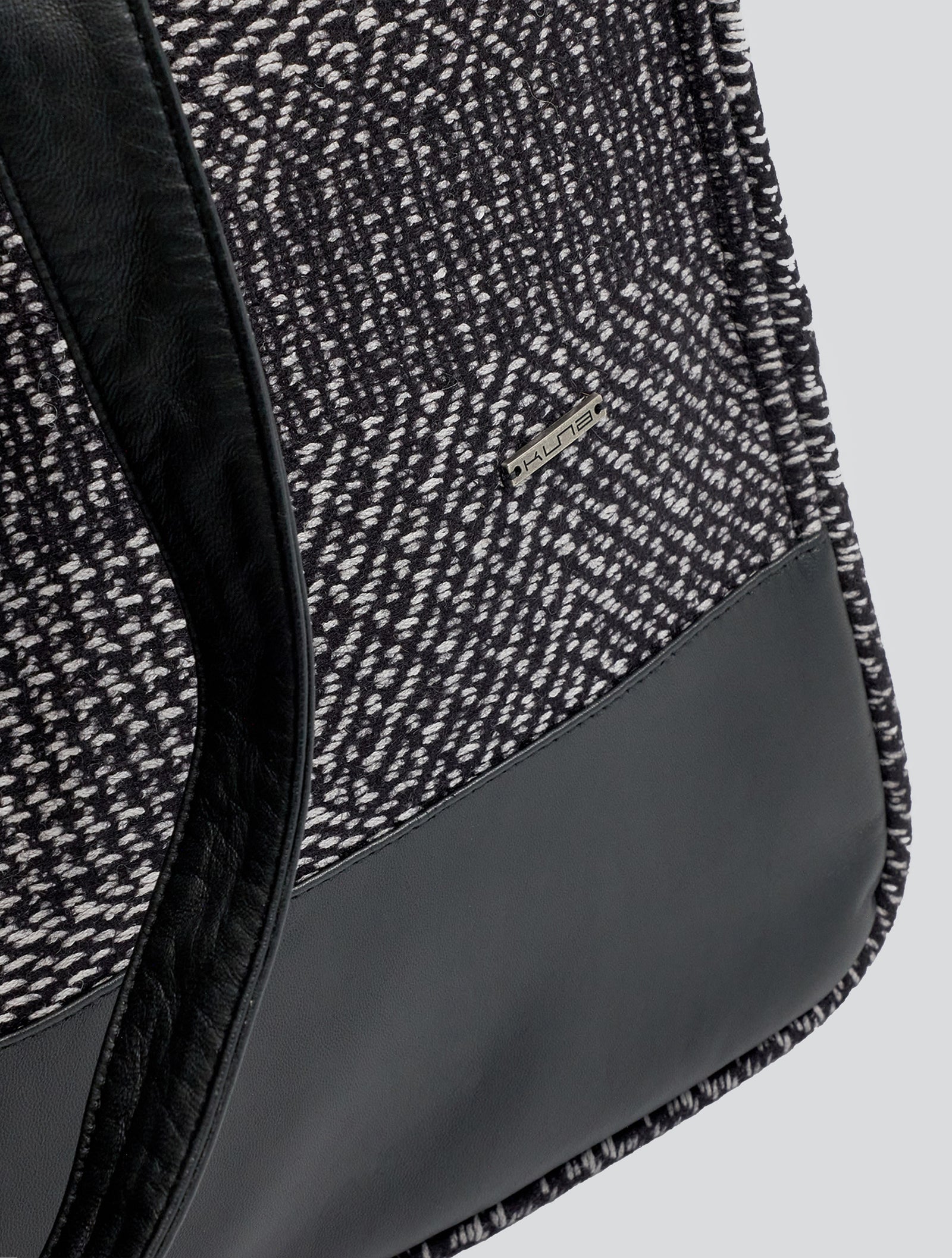Bolso Maletin Tokio De Lana Color Negro