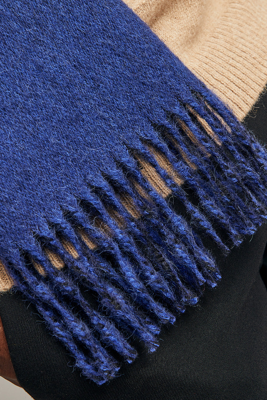 Chalina Tundra De Baby Alpaca Color Negro&Azul