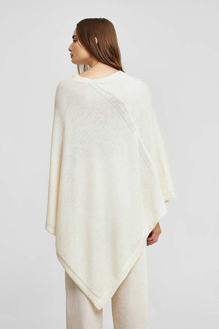 Almendra Poncho