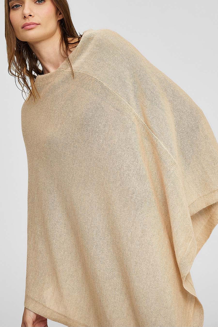 Poncho Almendra De Baby Alpaca Color Nomad